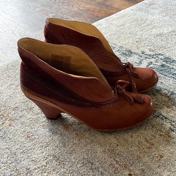 J Shoes bootie - Picture 1 of 8